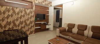 PAL SUITES ROOMS,
2min to the COCHIN INTERNATINAL AIRPORT NEDUMBASSERY 