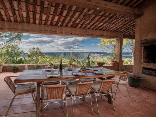 Villa mit schönen Panoramablick und riesen Pool