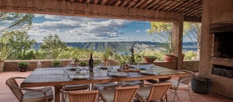 Villa with stunning views and super-sized pool