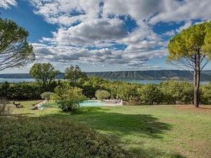Pool - Villa with stunning views and super-sized pool (Aiguines)