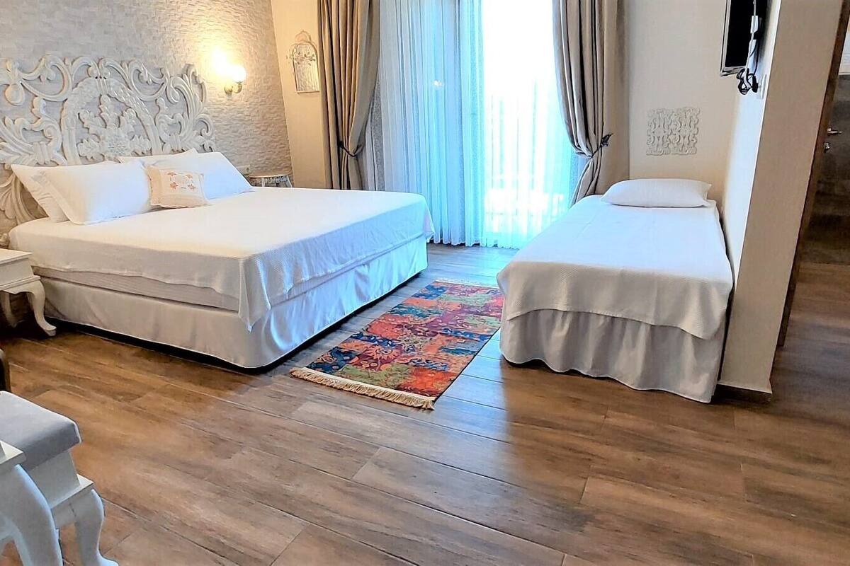 Deluxe Triple Room, Garden View | 1 bedroom, minibar, in-room safe, blackout drapes