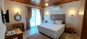 Bungalow Deluxe, vistas al lago | Minibar, caja fuerte, cortinas opacas y wifi gratis