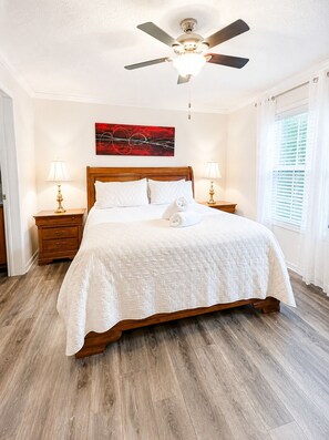 3 bedrooms, desk, iron/ironing board, travel crib - Beautiful, Cozy home in Concord providing a spacious & tranquil retreat (Concord)