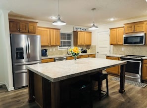 Refrigerador, microondas, horno, placa de cocina