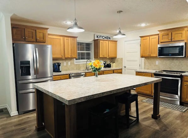 Refrigerador, microondas, horno, placa de cocina