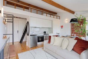 Unclassified image, 5 of 24, button