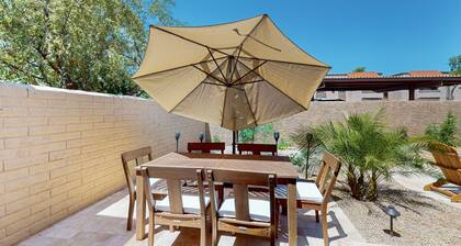 Sonoran Starlight condo with large backyard, pool and jacuzzi
