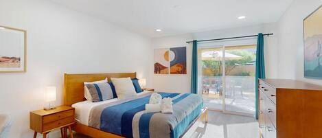 2 bedrooms, desk, iron/ironing board, internet