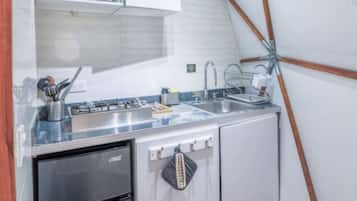 Fridge, microwave, coffee/tea maker, cookware/dishes/utensils