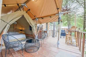 Outdoor dining - Experiencia de Glamping rodeado de la naturaleza (La Ciénega de González)