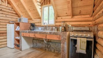 Réfrigérateur, micro-ondes, cafetière/bouilloire