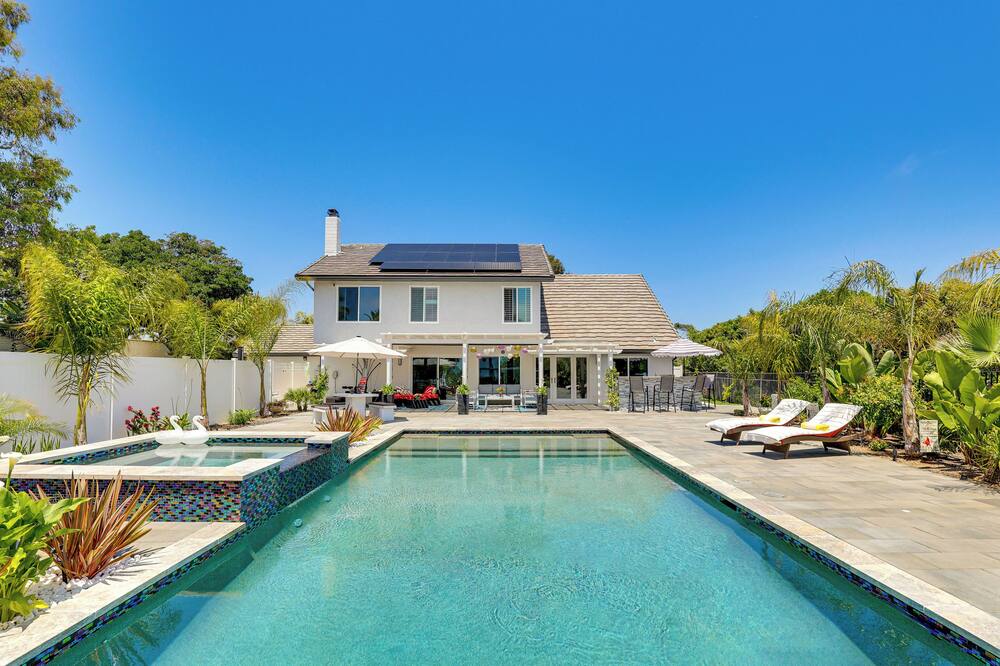 Oceanside Retreat w\/ Heated Pool ~ 6 Mi to Beach!