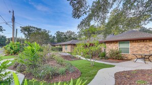 A residential area with brick houses, well-maintained lawns, and a clear sky. - Peaceful Fairhope Getaway, 2 Mi to South Beach (Fairhope)