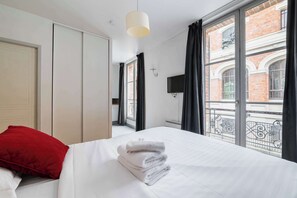 Iron/ironing board, WiFi, bed sheets