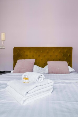 Iron/ironing board, WiFi, bed sheets