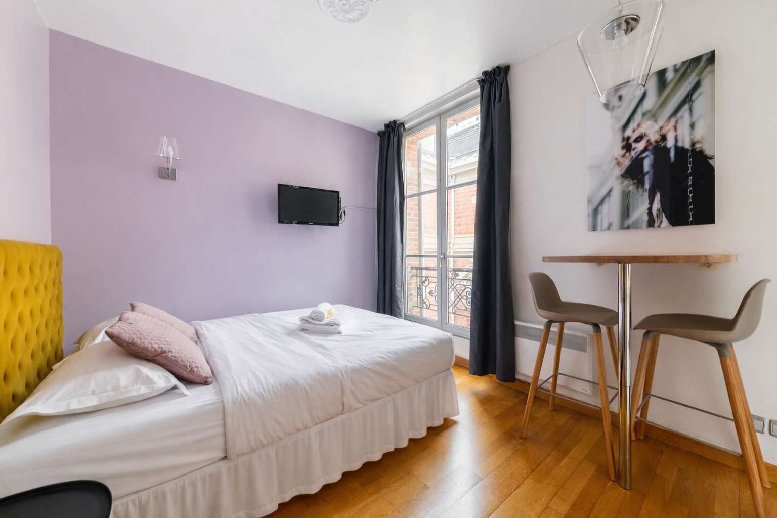 Iron/ironing board, WiFi, bed sheets