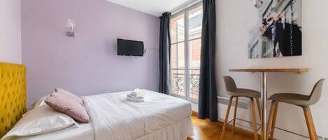 Iron/ironing board, WiFi, bed sheets