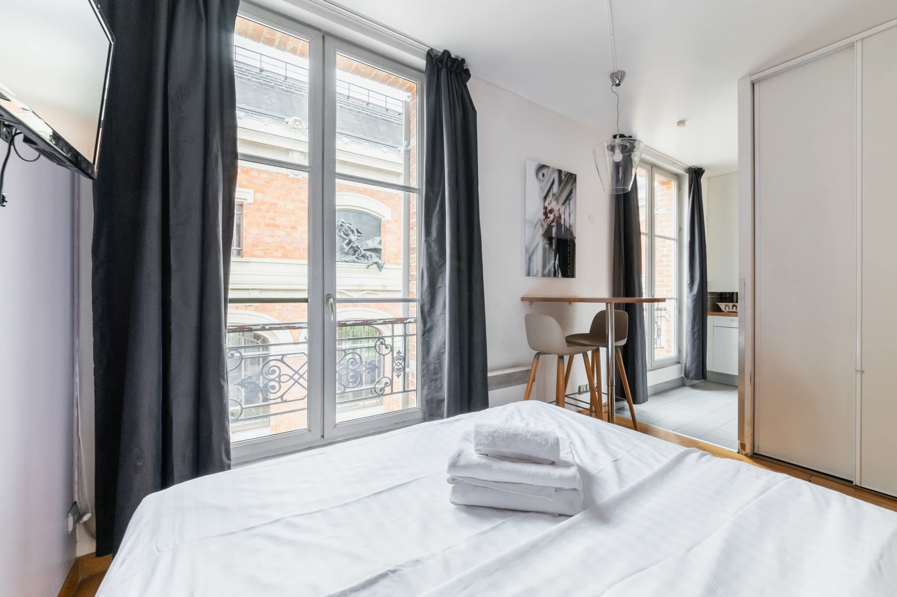 Iron/ironing board, WiFi, bed sheets