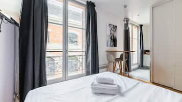 Iron/ironing board, WiFi, bed sheets