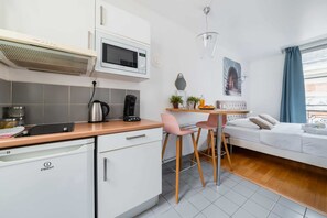 Fridge, microwave, stovetop, coffee/tea maker - 403 - Charmant studio jardins des plantes -Paris 5 (Paris)