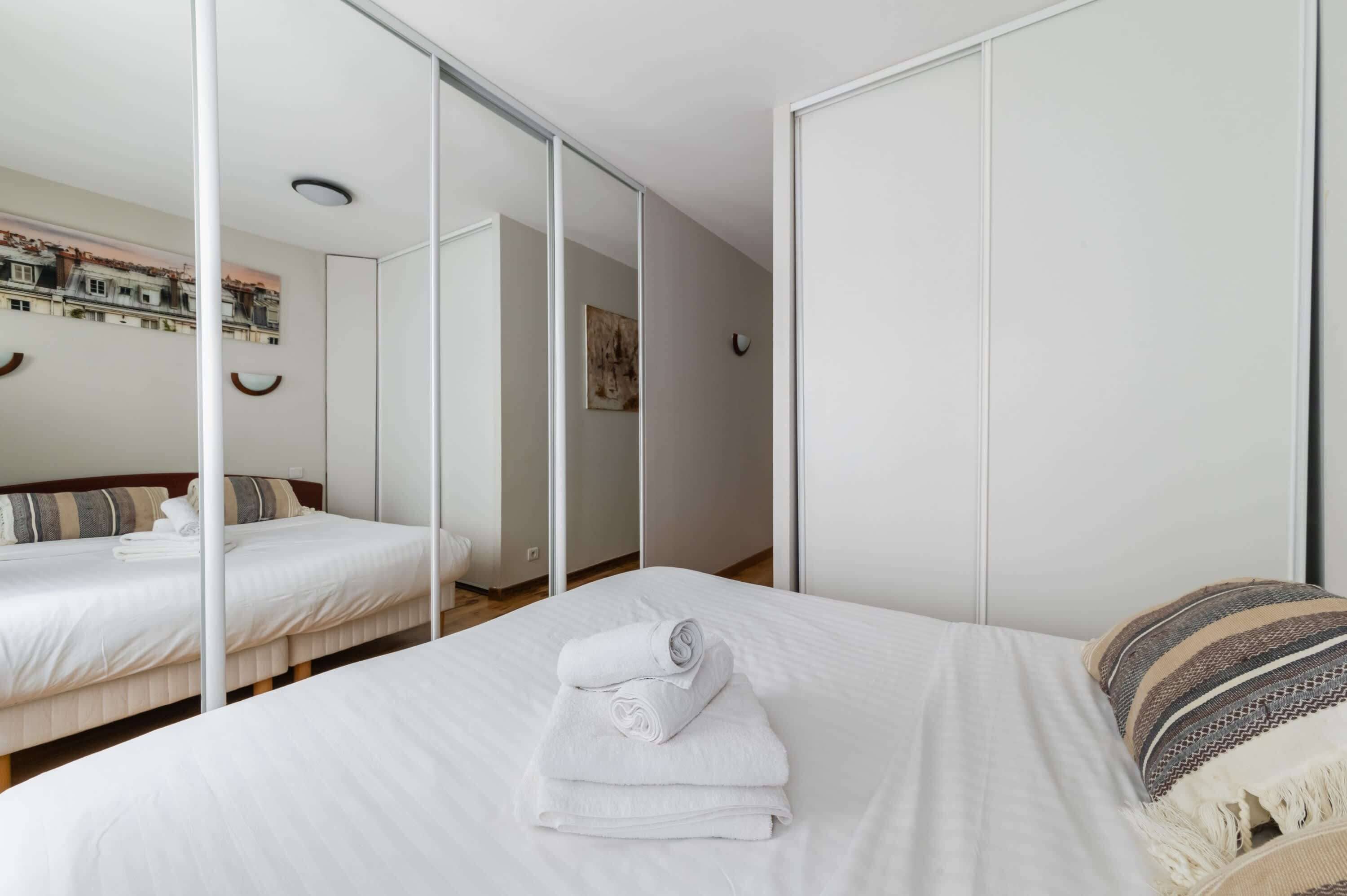1 slaapkamer, een strijkplank/strijkijzer, wifi, beddengoed