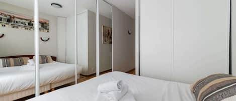 1 chambre, fer et planche à repasser, Wi-Fi, literie fournie