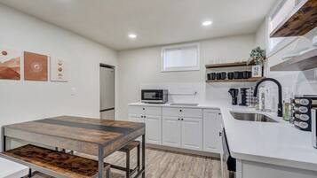 Refrigerador, microondas, parrilla de estufa y lavavajillas