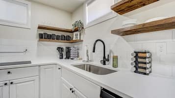 Refrigerador, microondas, parrilla de estufa y lavavajillas