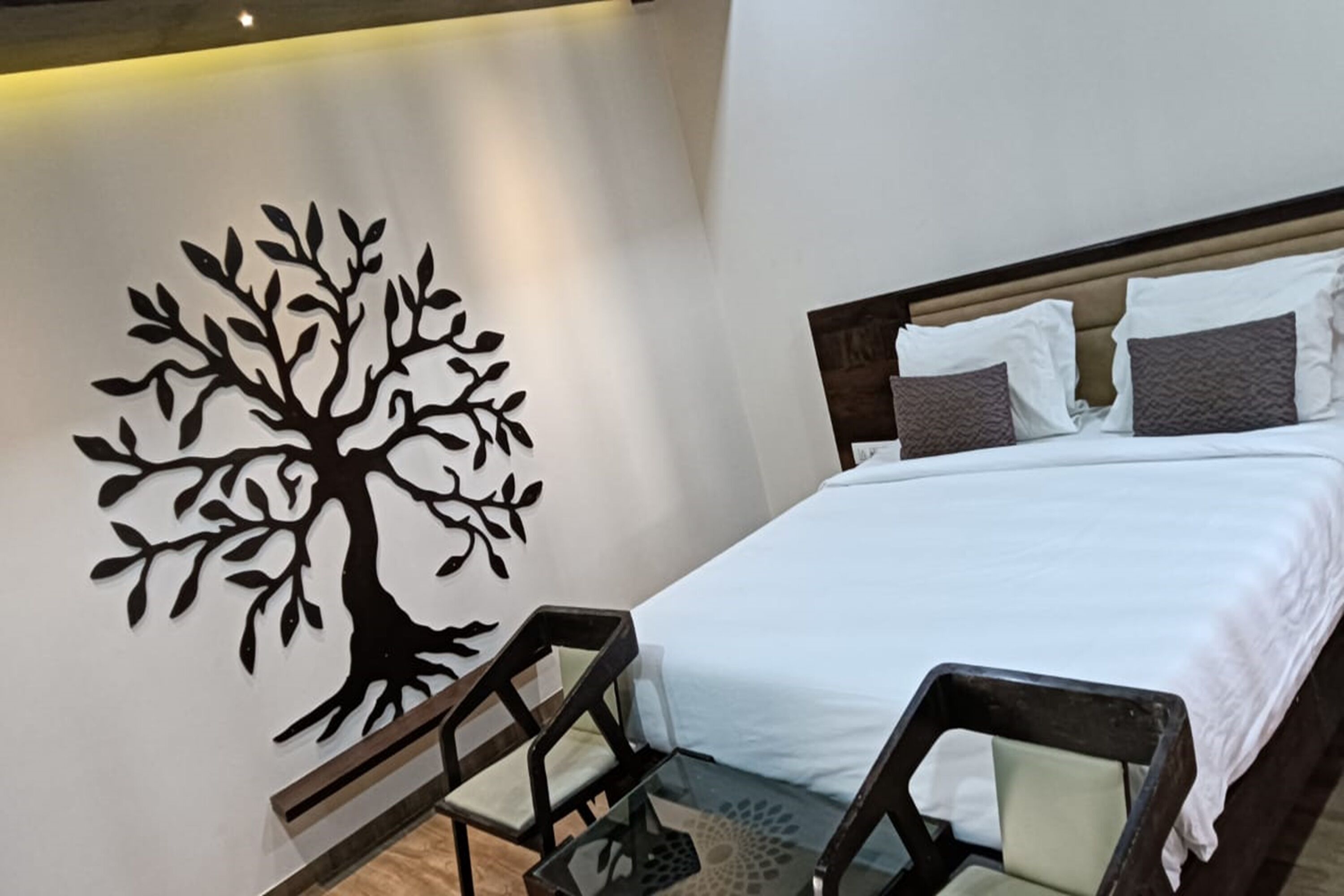 Executive Room | Desk, blackout drapes, iron/ironing board, free WiFi