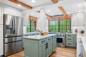 Refrigerador, microondas, horno, placa de cocina