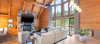 Zion Hideaway | Sleeps 12 | Ski Retreat + Views