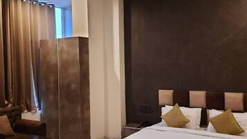 Deluxe Double Room | Hypo-allergenic bedding, free WiFi, bed sheets