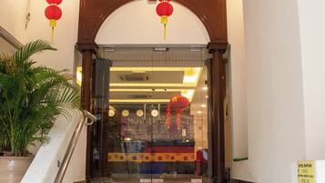 Pintu masuk hartanah