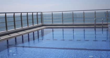 In the heart of Colombo, stay safe and central to every thing