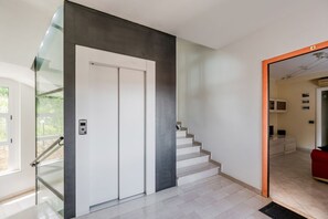 Interior - La Spezia Proffiano District Roomy Flat x4 (La Spezia)