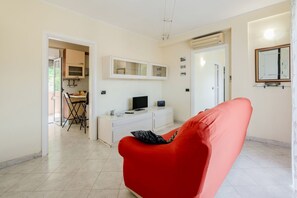 Living area - La Spezia Proffiano District Roomy Flat x4 (La Spezia)