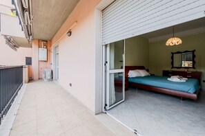 2 bedrooms, iron/ironing board, WiFi
