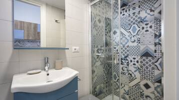 Doccia, asciugacapelli, bidet, asciugamani