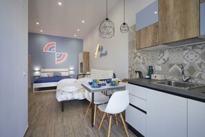 Iron/ironing board, bed sheets - Porta Levante Gleeful Apartment in Bari (Bari)