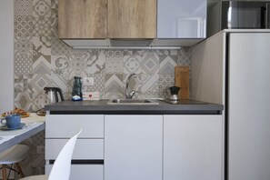 Fridge, microwave, stovetop, cookware/dishes/utensils