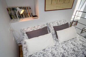 WiFi, bed sheets - GuestHost - San Martino / Gaslini Urban Loft x4 (Genova)