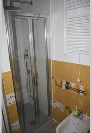 Ducha, secador de pelo y bidé