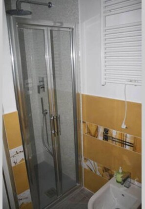 Ducha, secador de pelo y bidé