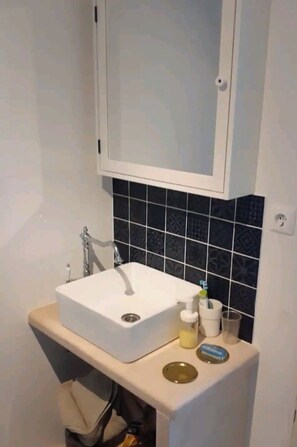 Dusche, Handtücher, Seife, Shampoo