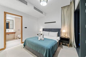 1 slaapkamer, een bureau, een strijkplank/strijkijzer, wifi