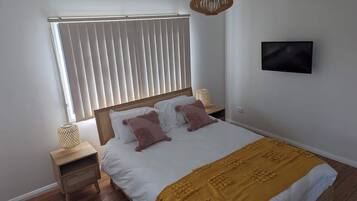 1 slaapkamer, een bureau, een strijkplank/strijkijzer, gratis wifi