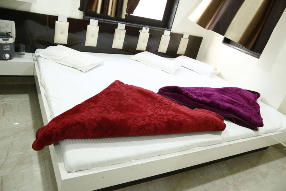 Hypo-allergenic bedding, free WiFi, bed sheets