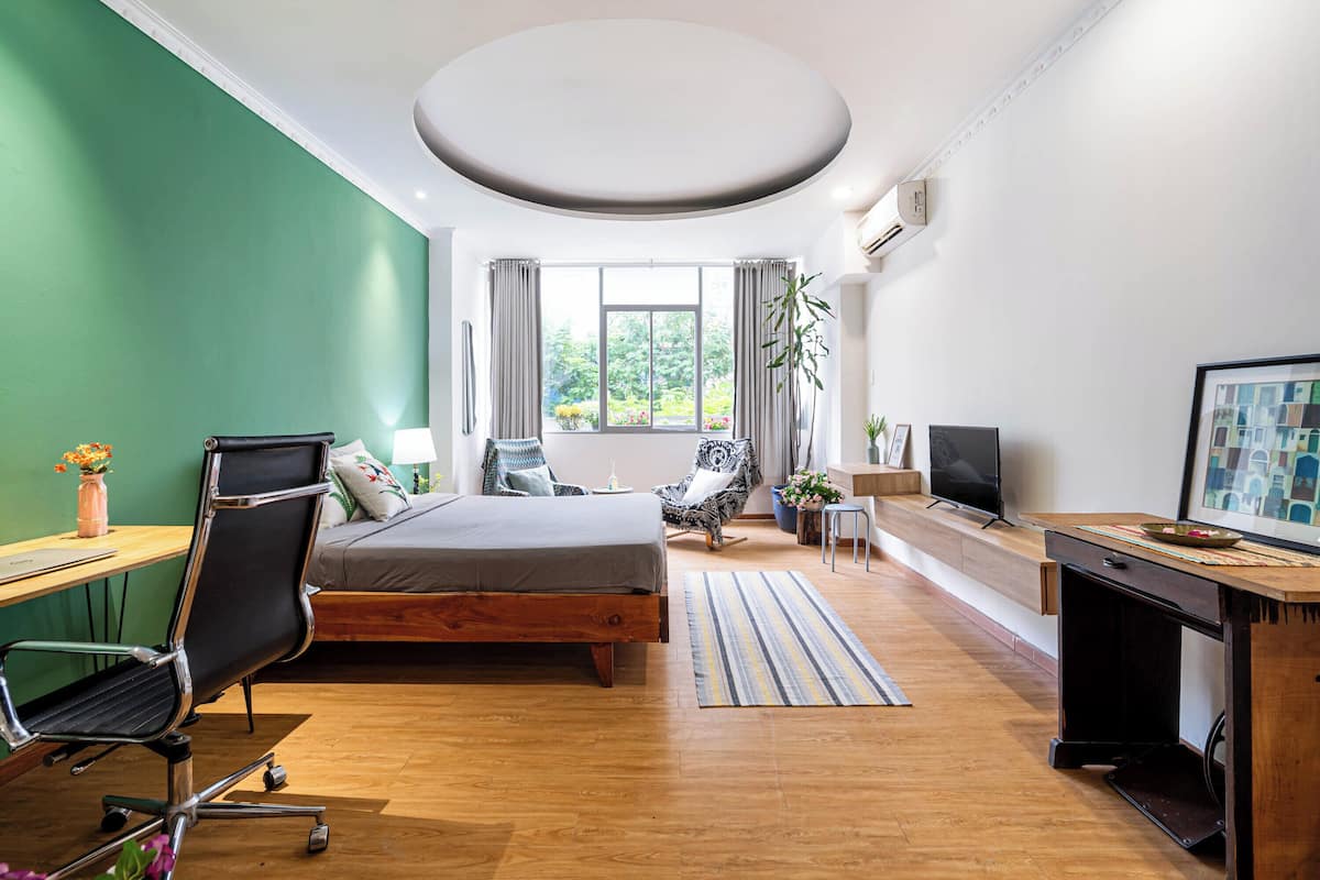Monolocale Deluxe, non fumatori, vista città | Con stile personalizzato, con arredamento individuale, postazione laptop