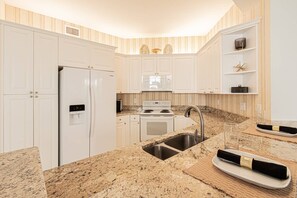 Kühlschrank, Mikrowelle, Geschirrspüler