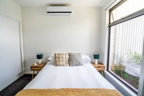 2 chambres, fer et planche à repasser, Wi-Fi, draps fournis